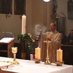 Osternachtsfeier mit Weihbischof Turnovszky
